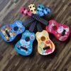 Mini spielbare Ukulele Spielzeuggitarre, Pädagogisches Musikinstrument für Jungen und Mädchen, Puzzle Spaß Party Geburtstag Weihnachten Halloween Geschenk