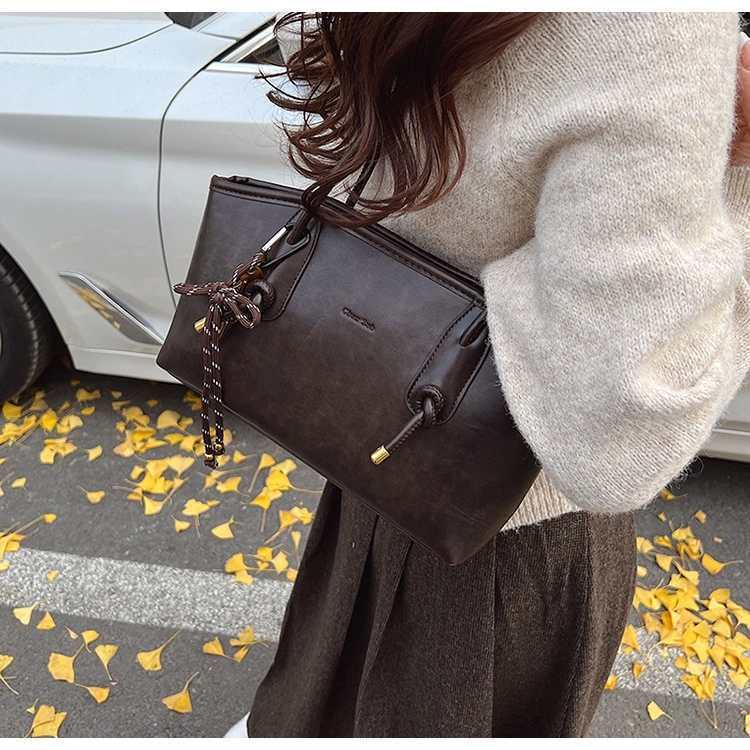2025 High-End Retro Women's Large Capacity Autumn Commuter Tote Bag