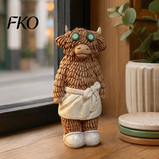 Window Display Props Highland Cow Figurine with Bathrobe, Resin Ornament, Cute Cartoon Animal Gift for Lovers Statue Home Desk Shelf Decor &