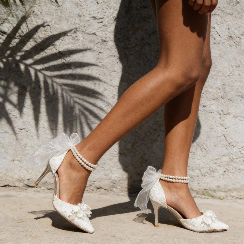 Scarpe da Sposa Bianche in Pizzo da Donna con Cinturino alla Caviglia a Fiore di Perla Tacco Alto a Spillo Punta Affusolata Scarpe Eleganti da Festa