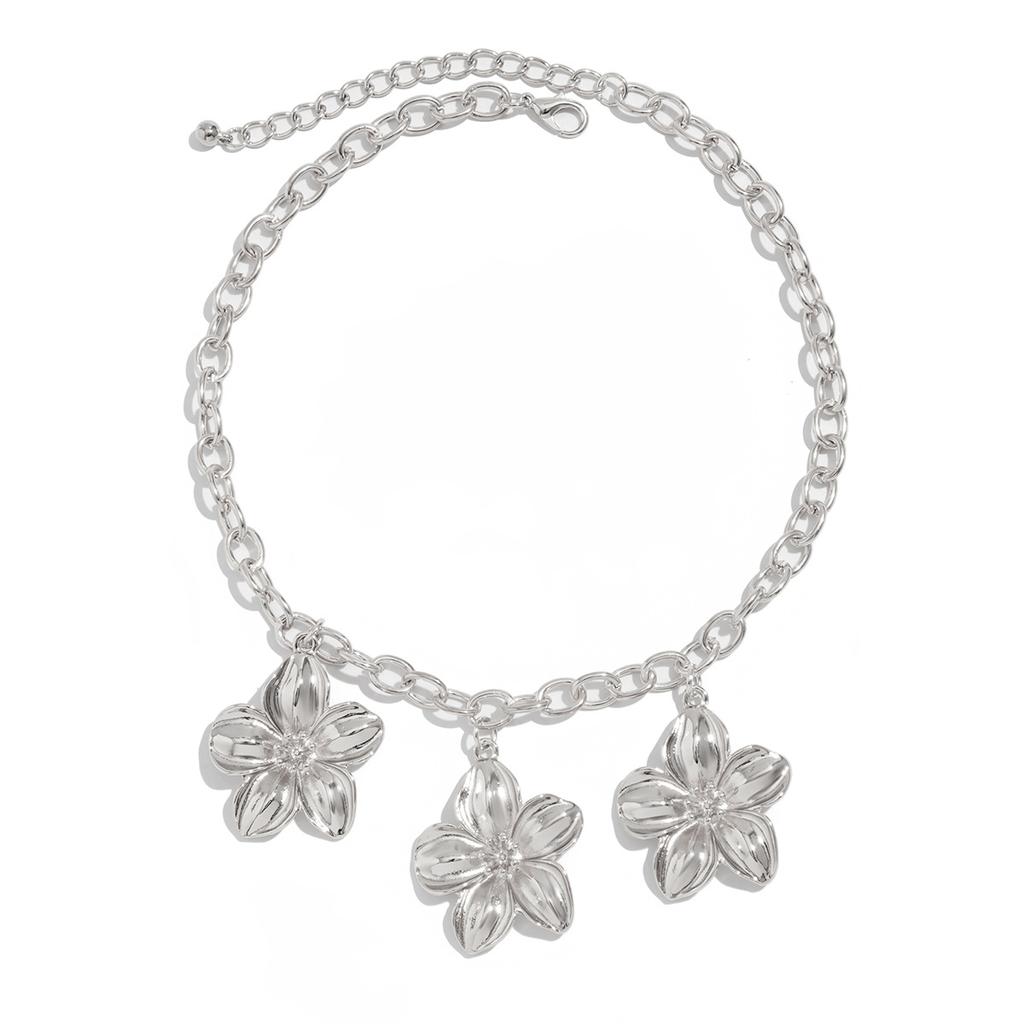 Fashion Style Three-Dimensional Flower Necklace Female, Design Sense Five-Petaled Flower Metal Chain Collarbone Necklace