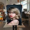1 Stück Taylor Print Flanelldecke, Hohe Qualität, Für alle Jahreszeiten, Heimdekoration, Wärme und Komfort, Perfekt für Weihnachtsgeschenke