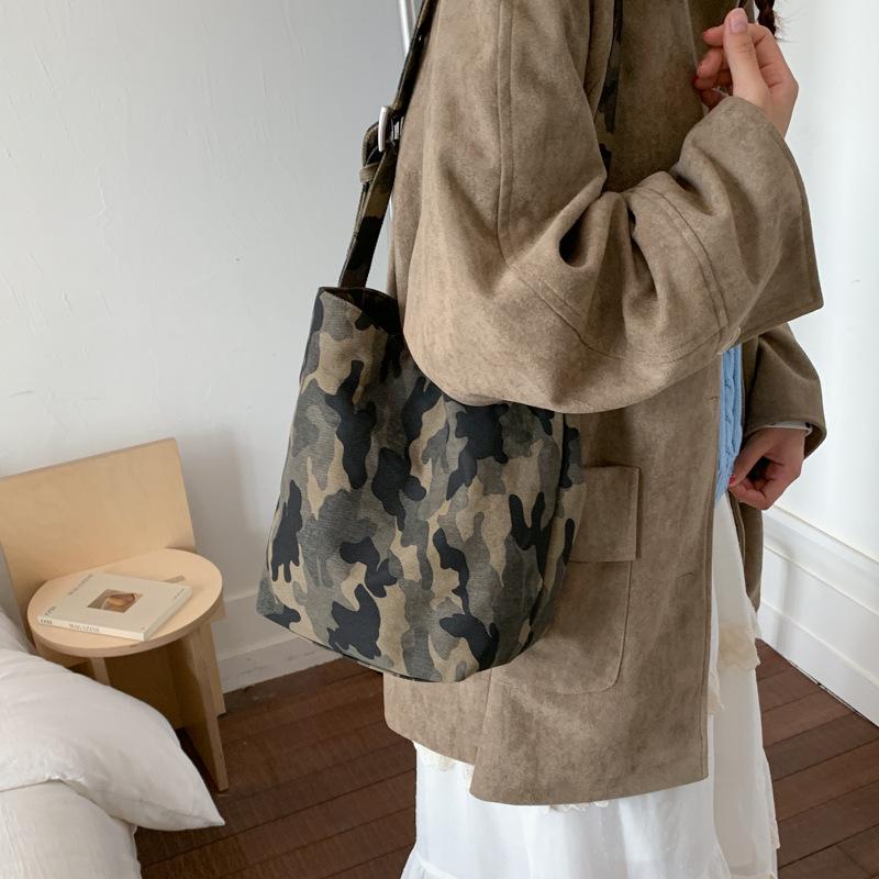 2025 Autumn New Textured Large-capacity Bucket Bag Niche Design Casual Fashion Women's Shoulder Messenger Bag