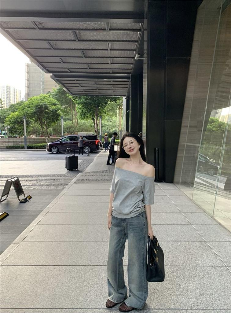 Women's diagonal collar, one word shoulder and two short-sleeved T-shirts, women's spring and summer new versatile bottoming shirt tide