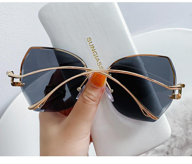 2021 Trendy Retro Korean Frameless Women's Sunglasses with UV Protection