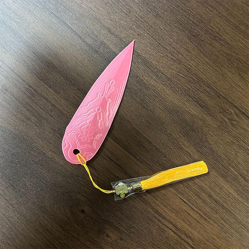 Cartoon K-Pop Demon Hunter Zoey Role-Playing Props Plastic Accessories Handmade Halloween Decoration Pendant Party Gifts