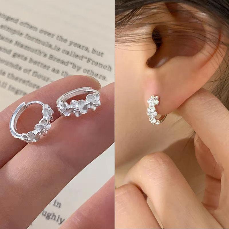 Orecchini a lobo farfalla in argento sterling S925 da donna design di nicchia ins senso del design orecchini senza fastidio orecchini per buco dell'orecchio semplici