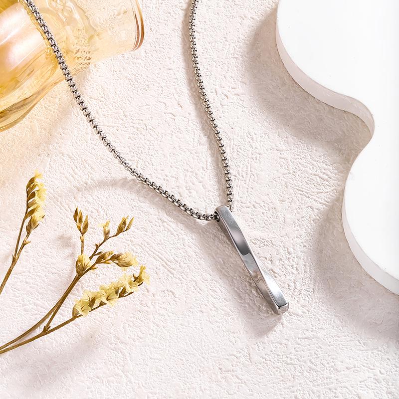 Hip Hop Fashion Pendant: Versatile Titanium Steel Necklace, Trendy Cross-border Design for Couples, Simple and Stylish Collarbone Chain