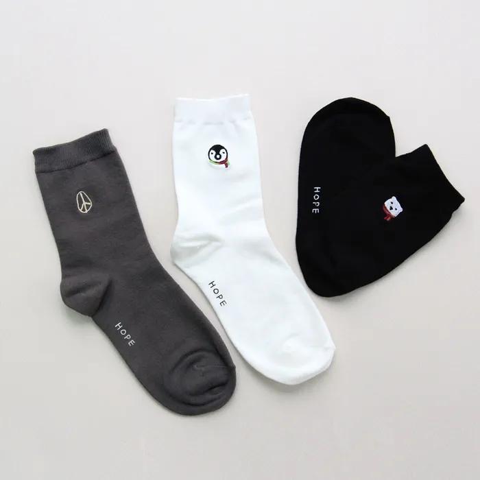 [Banana Sisters][Environmental Donation] 1 Degree Penguin Embroidery Point Mid-calf Socks_WHITE