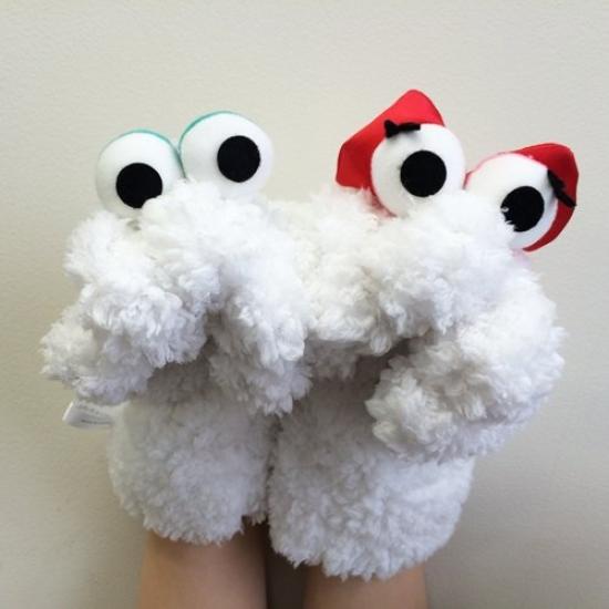 

and hand puppets Pakupaku-san Pakuko-san