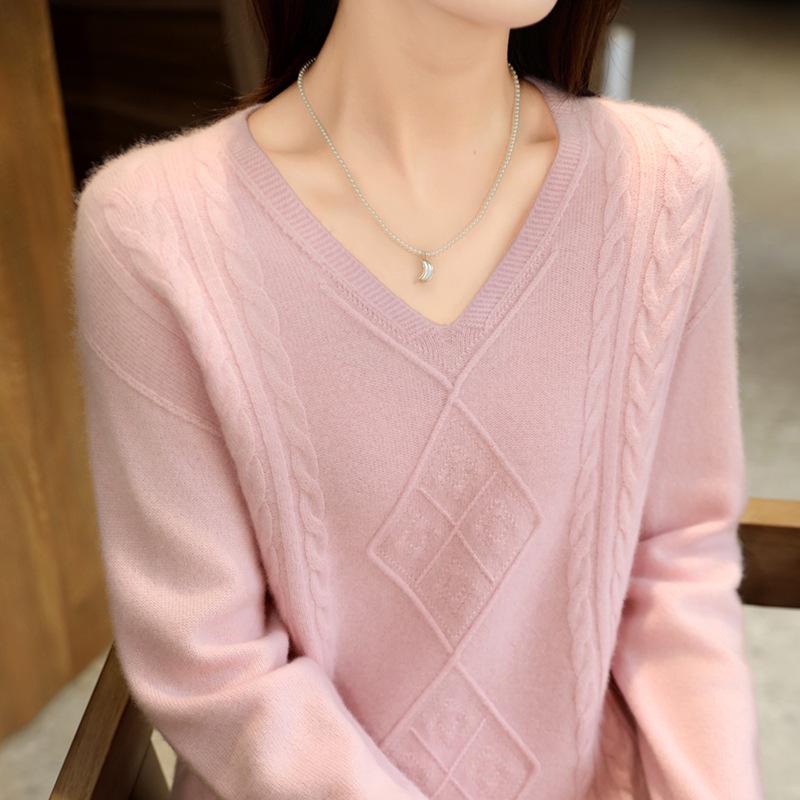 Women's 100% Wool Argyle V-Neck Sweater - Slimming, Versatile Twist Pattern Knitwear for Autumn/Winter