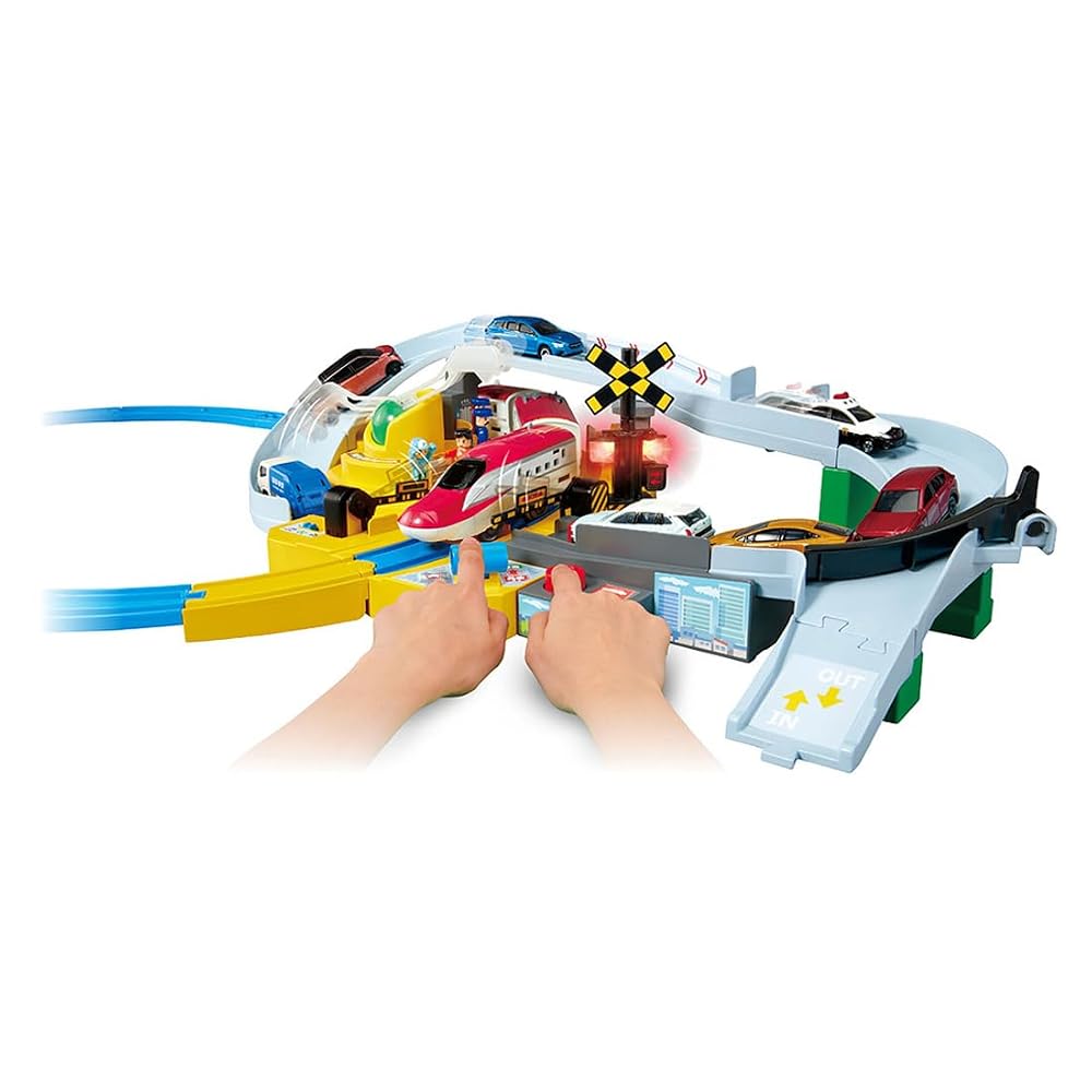 TAKARA TOMY Plarail Tomica Playset with Circular Crossing Toy for Ages 3+