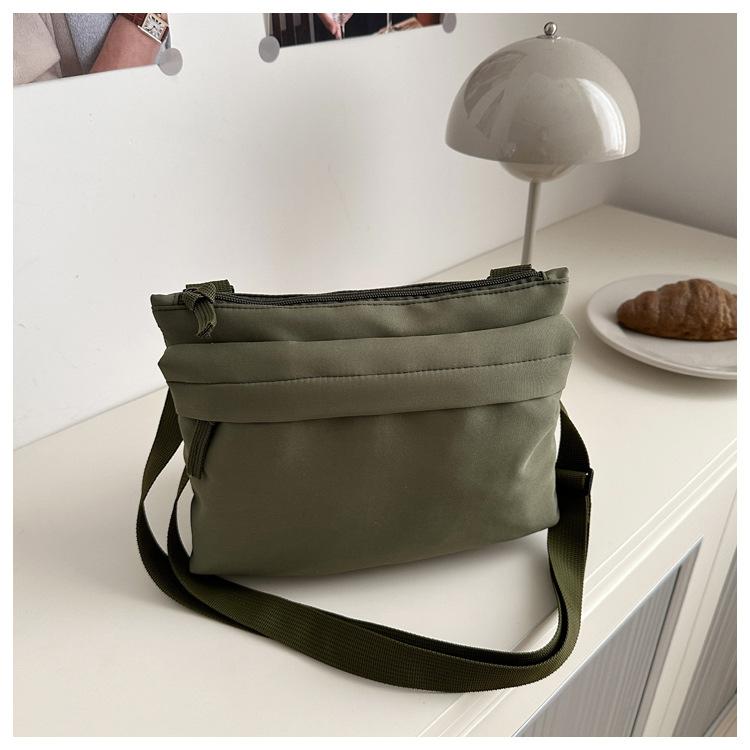 Lightweight Casual Messenger Bag Personalized Sports Mobile Phone Bag Women's Japanese Versatile Anti-splashing Small Square Bag Simple Shoulder Bag