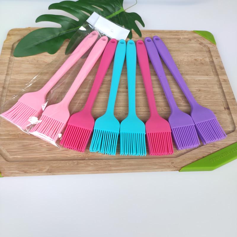 All-In-One Silicone Oil & Pastry Brush - Perfect for BBQ, Baking, and Sweeping, 38g