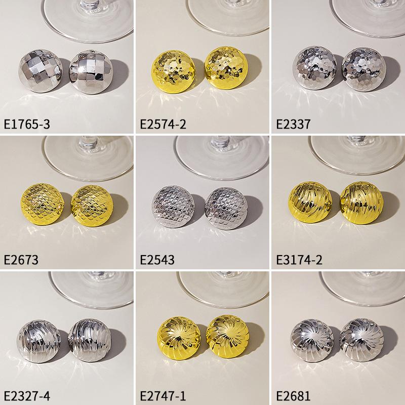 Retro Geometric Metal Stud Earrings, Simple Wave Texture Hong Kong Style Earrings, Niche High-End Square Earrings.