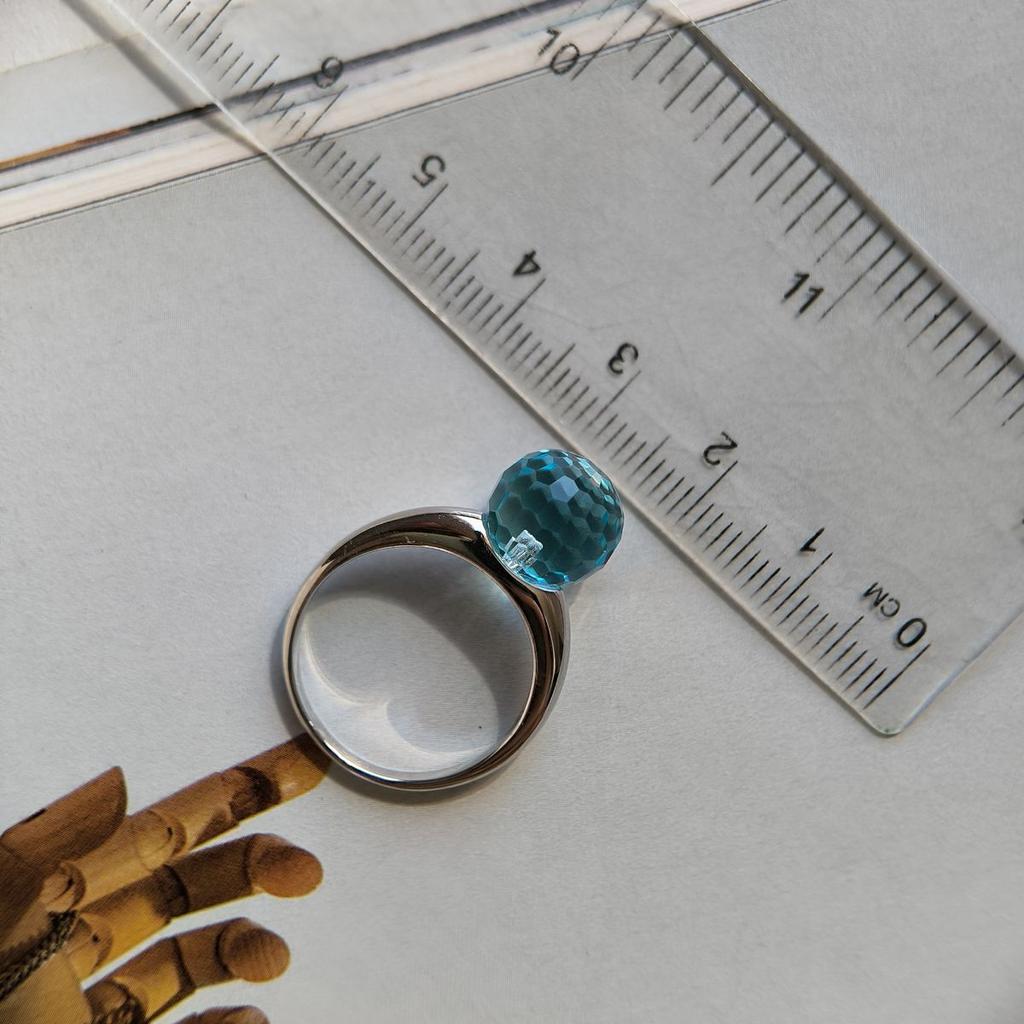 Серебряное кольцо с фианитами, вес изделия 3,65 гр (60002220)