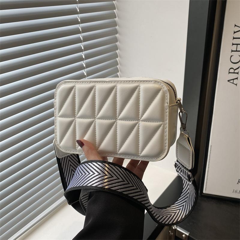 Summer new fashion casual diamond wide shoulder strap trend versatile simple shoulder messenger bag