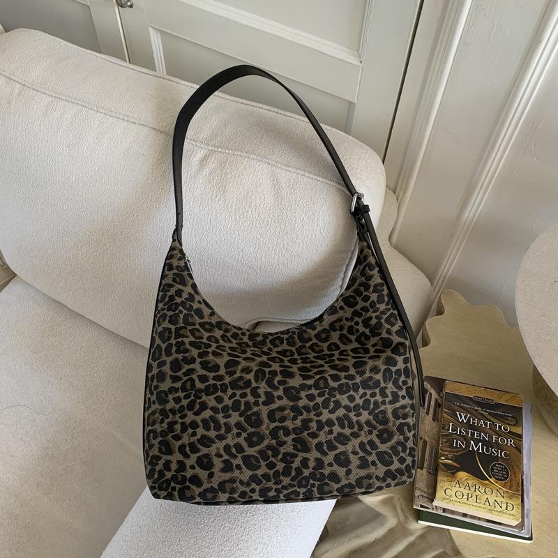 Leopard print canvas bag women's large capacity 2025 new autumn and winter versatile shoulder underarm bag college student class tote bag