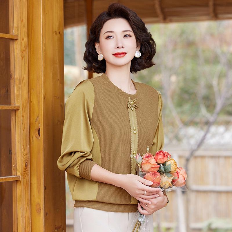 Kleines Hemd Frühling und Herbst Modisches Langarm Neues Modell Frühling Gestricktes Unterhemd für Frauen mittleren Alters und ältere Frauen