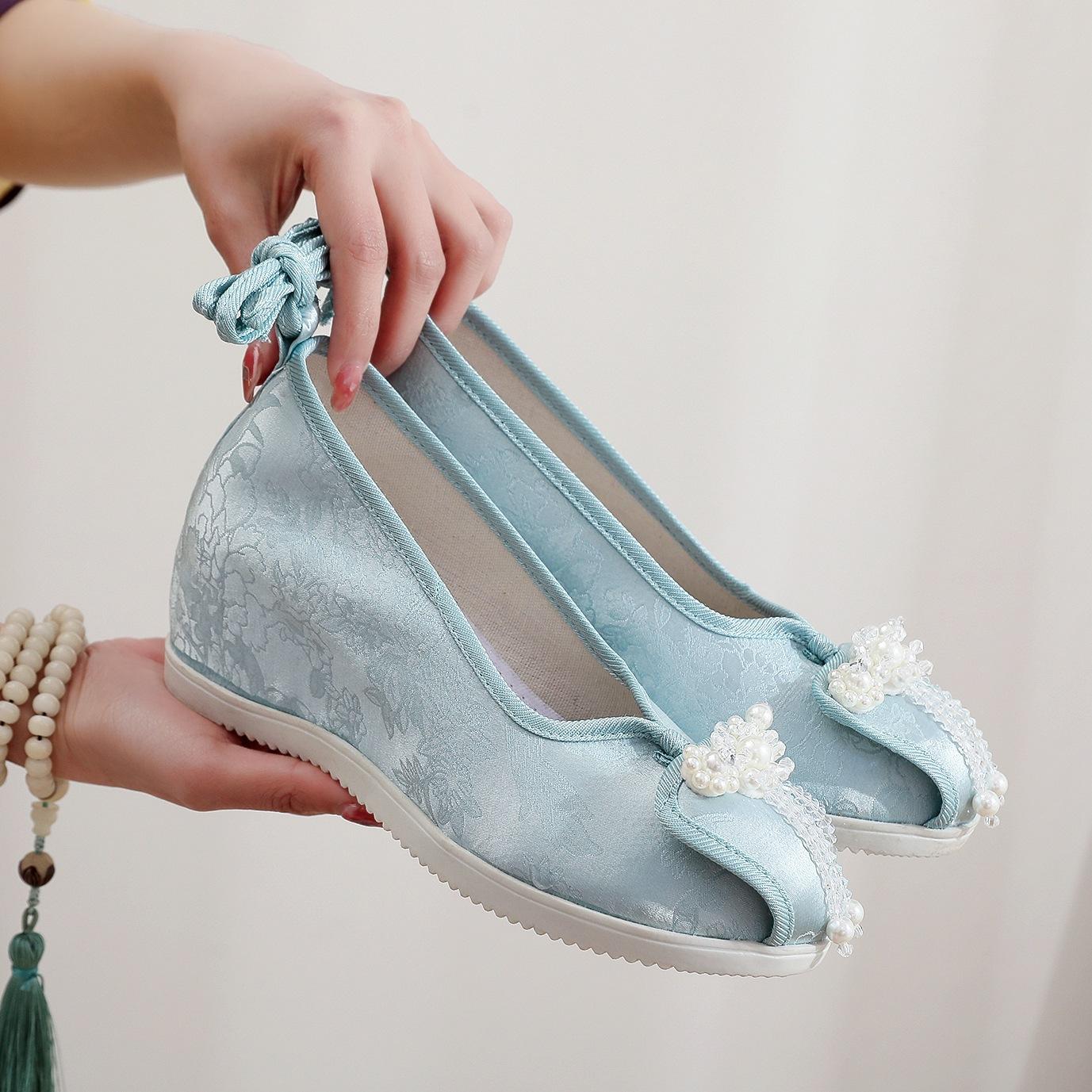 

[Чжухуа] 2024 весна новые туфли Ханфу с загнутым носком на высоком каблуке вышитые туфли старинные туфли с внутренней платформой женская обувь 41 светло-синий