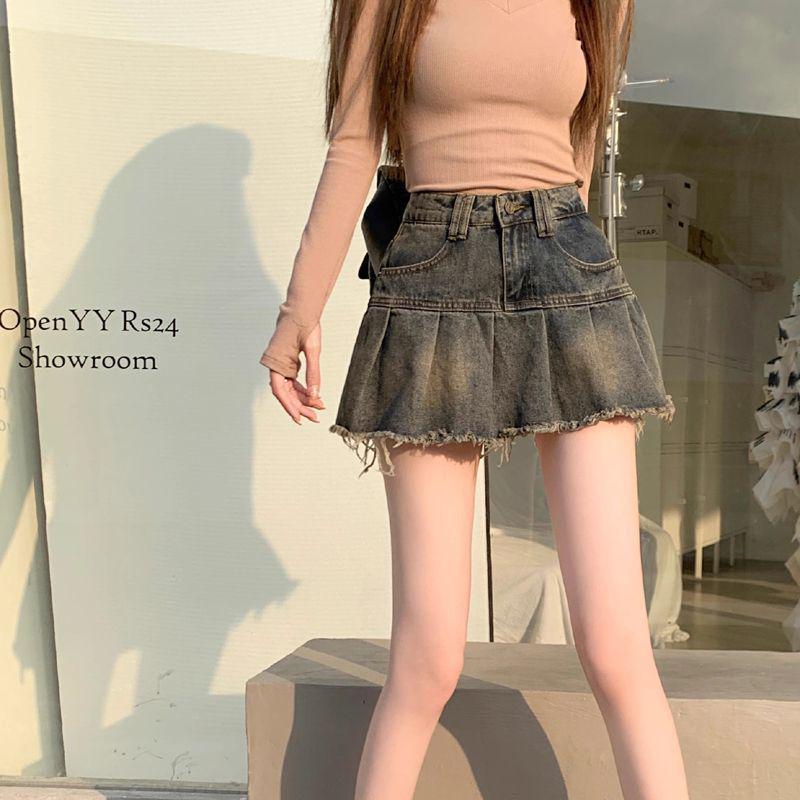 High-Waist Retro A-Line Denim Skirt with Raw Edge and Pleated Design