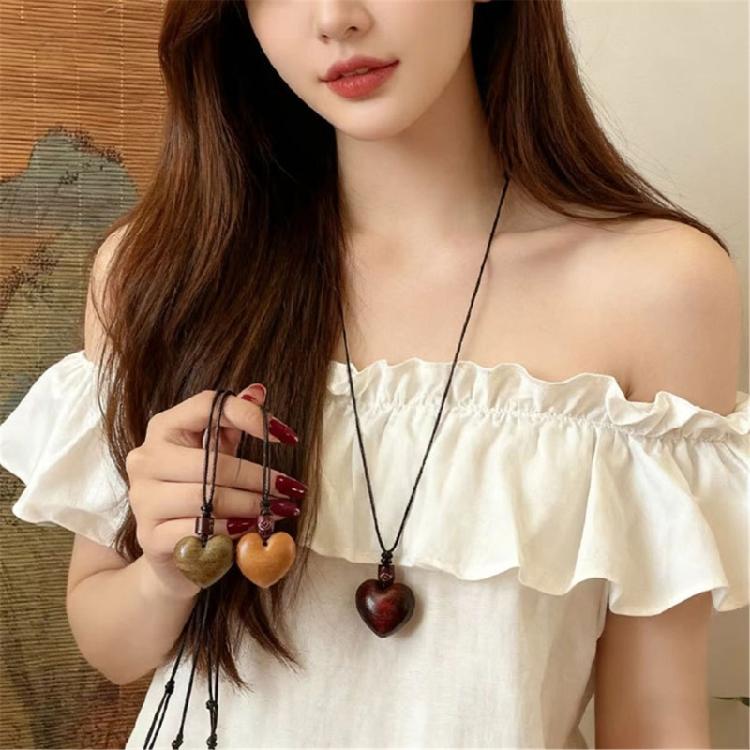 Lightweight Zinc Alloy and Wood Pendant Necklace Featuring Adjustable Chain for Sensitive Skin and Fashion Versatility