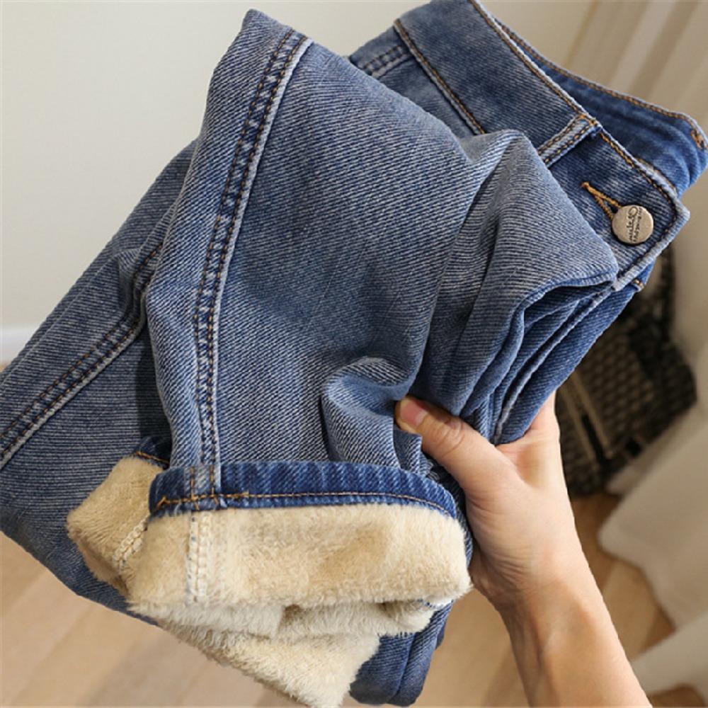 The New Autumn and Winter High-waisted Straight-leg Jeans with Added Fleece and Thickening Feature A Unique Design for Women's Plus-size Jeans