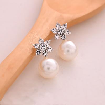 1Pair of Earrings Women Girls Simple Rhinestones Crystal Fashion Stud Earrings Simulated