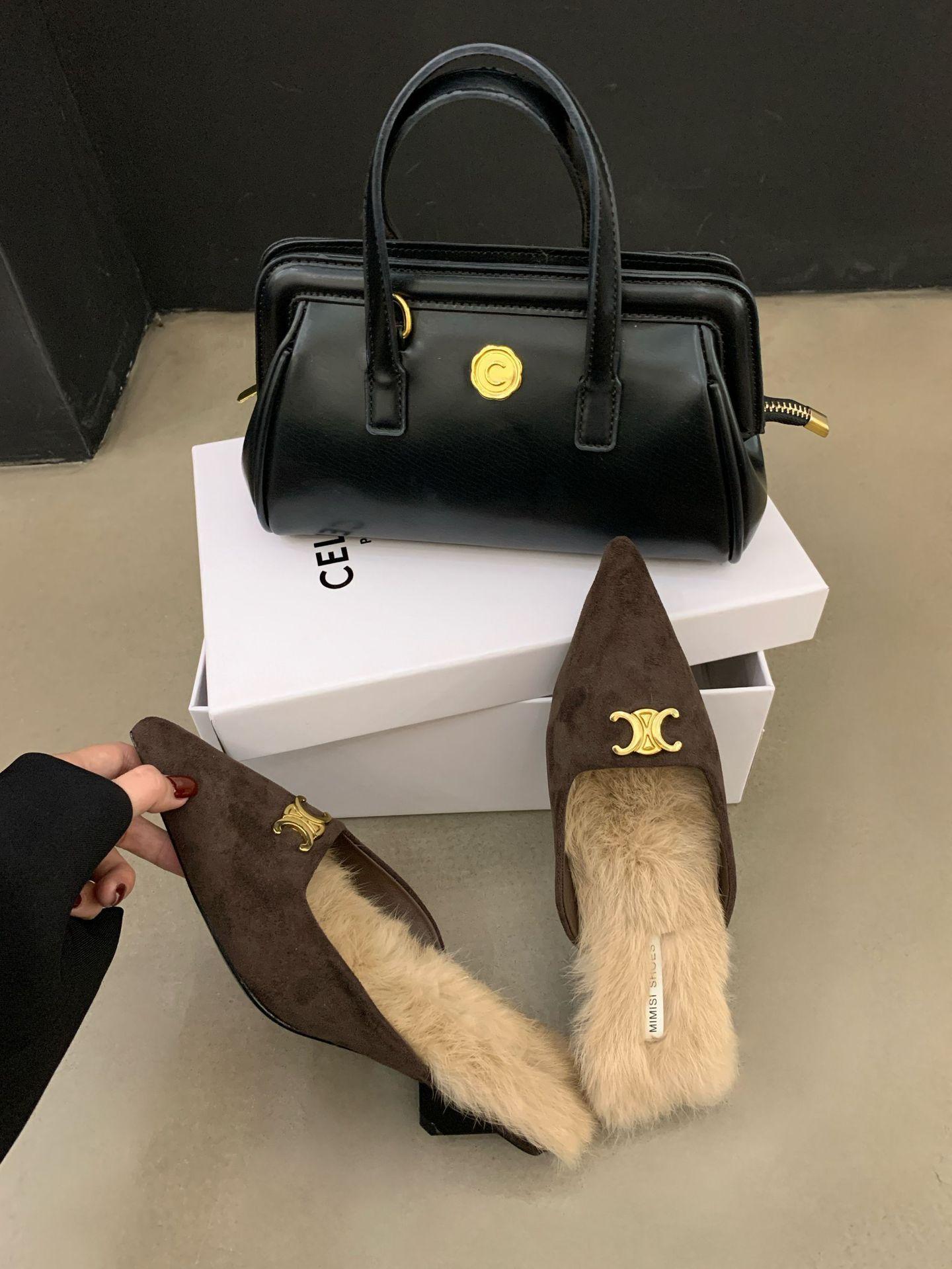 

Баотоу толстый каблук пушистые туфли 2025 новый осень и зима металлическая пряжка плюшевые остроносые полусабо носить мюли тапочки 39 кофейный