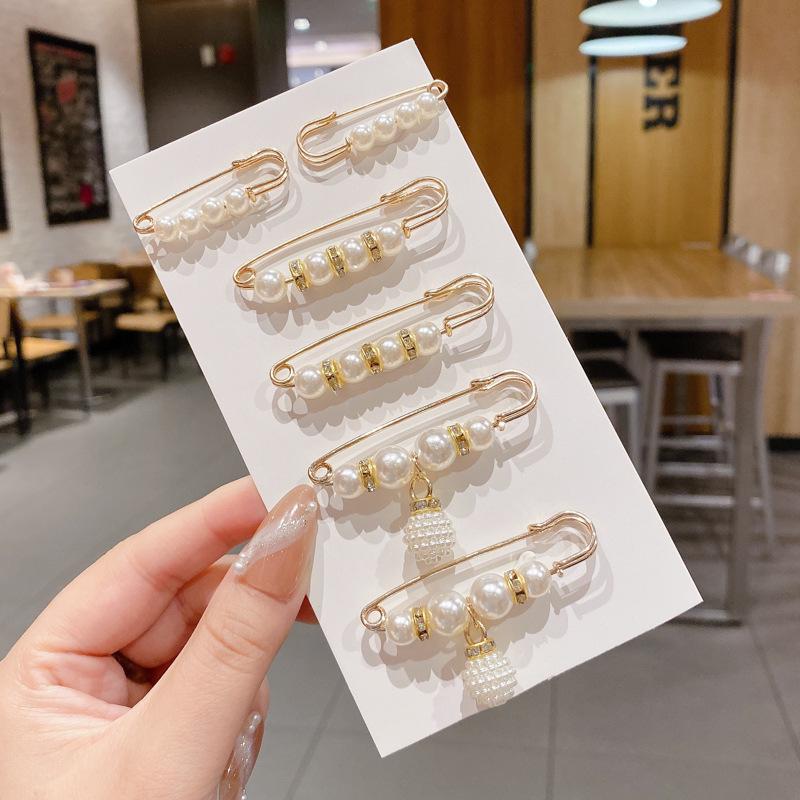 Pearl Smiley Face Brooch Pin - Cute Anti-Exposure Women's Collar Accessory