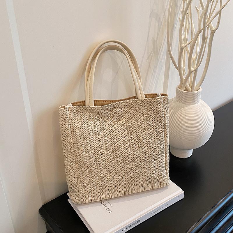 

Straw bag women s 2025 spring new large-capacity simple bucket bag beach woven contrasting color portable tote bag