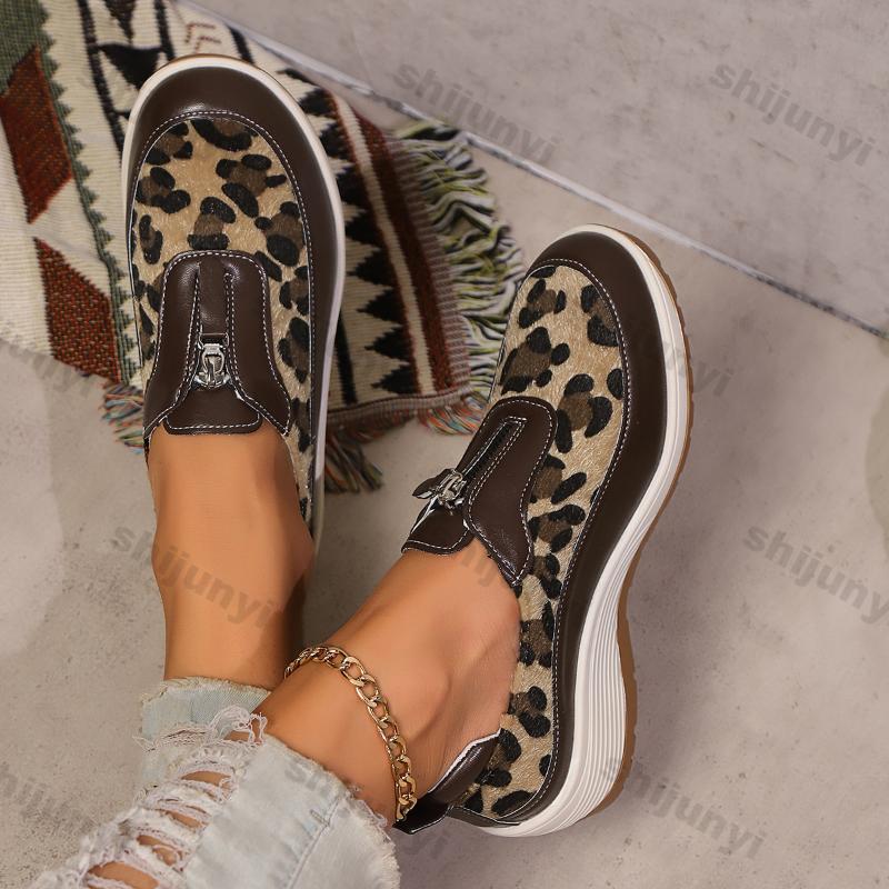 Women's Casual Soft Single Shoes Lightweight Anti Slip Flat Wedge Slip-on Shoes Women Autumn Comfort Walking Shoes Plus Size 43