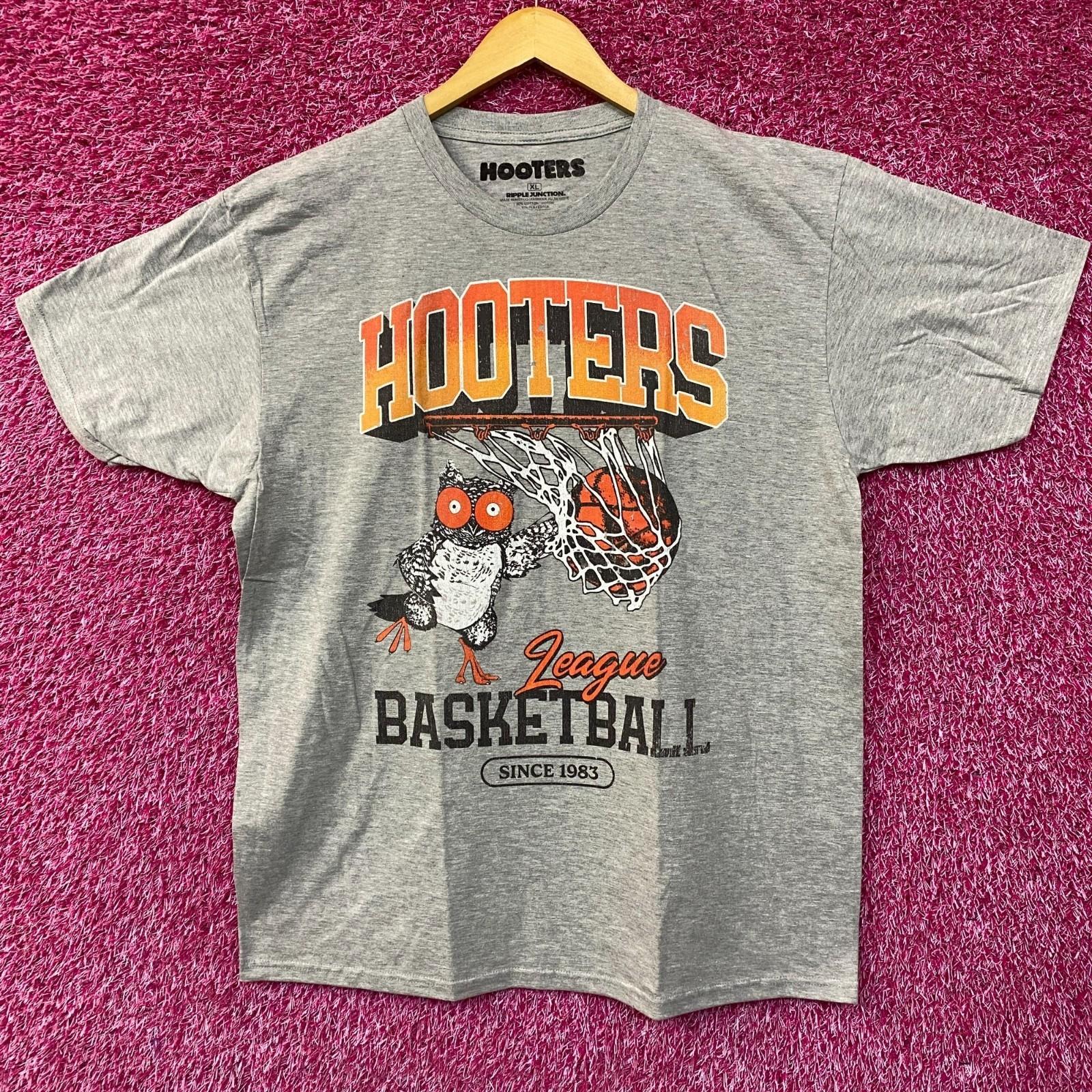 Hooters League Basketball T-Shirt M