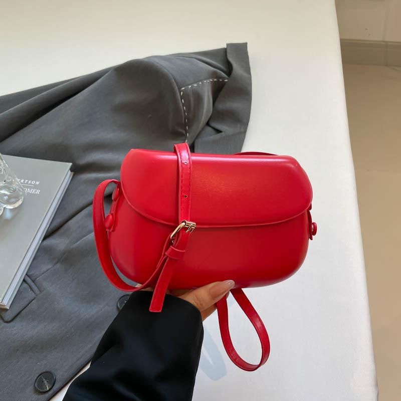 Small bag women 2025 summer new trend versatile large capacity saddle bag niche fashion messenger small square bag women