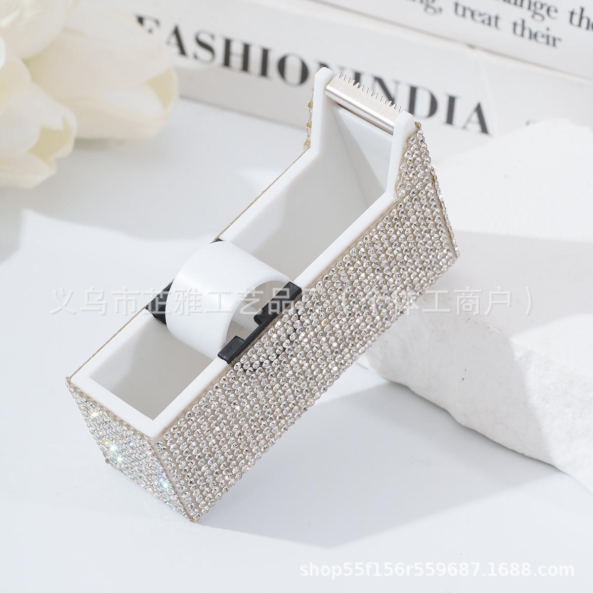 

Diamond grafting eyelash cutter Tape storage box PE non-woven eyelash tape seat cutter белый