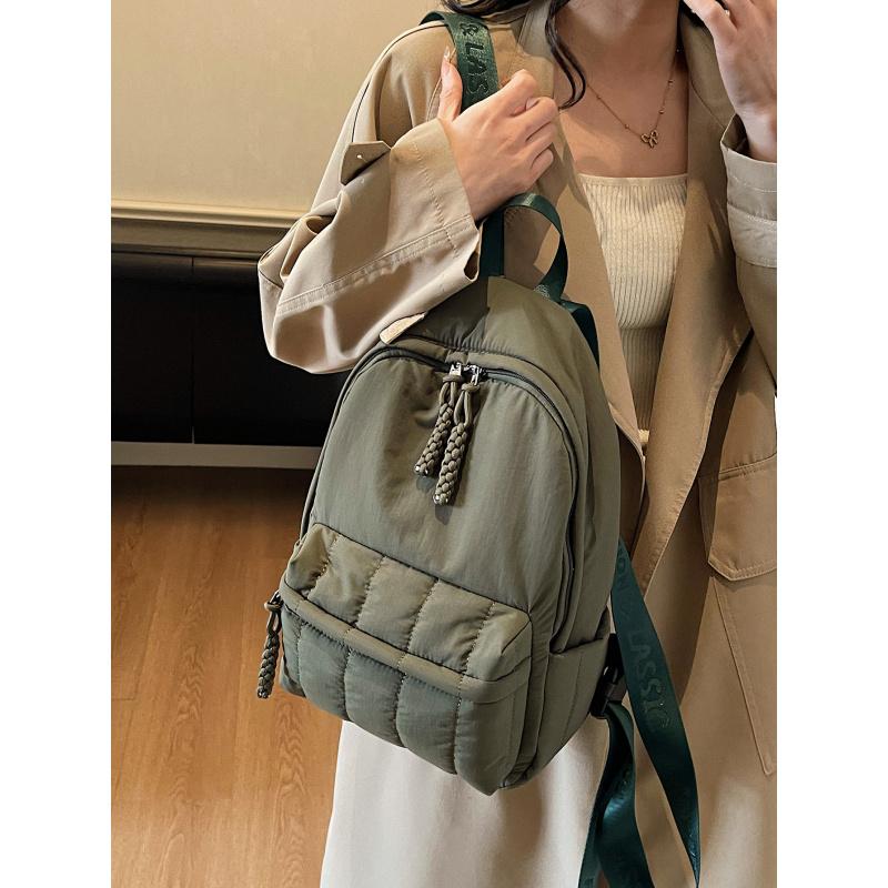 Large-capacity casual backpack for women2026New winter school backpack for students commuting to class and traveling