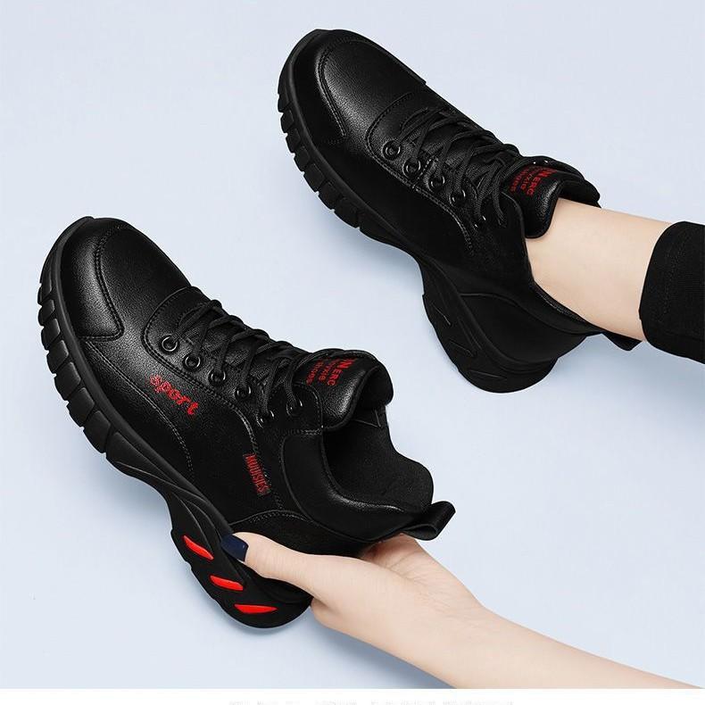 Zwarte Sport Dames Schoenen voor Herfst en Winter Leer Waterdicht en Antislip Keuken Moeder Werk Schoenen Plus Fluweel Katoenen Schoenen voor Dames