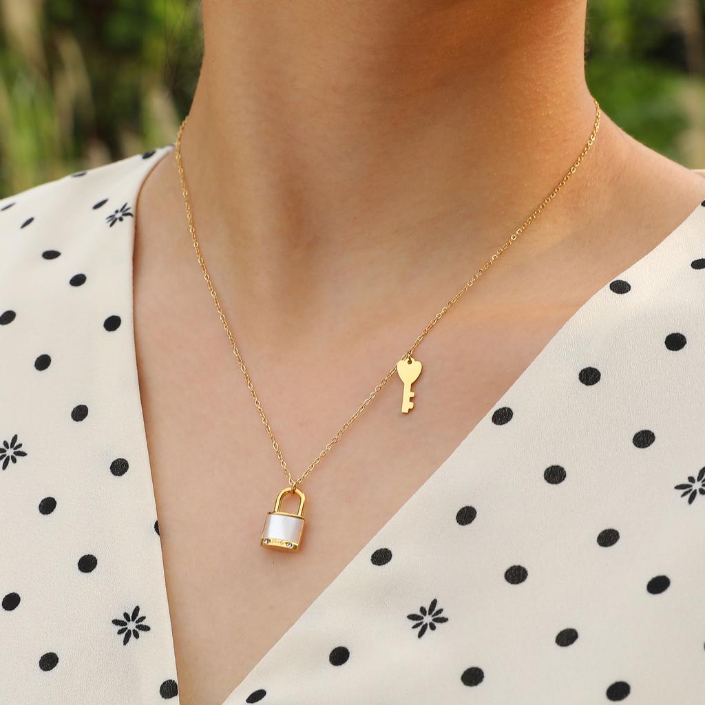 Stainless Steel Necklace Flat Cross Chain Shell Lock Key Personality Design, Women Unique Accessories for Birthday Party