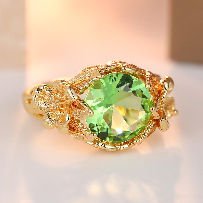 Vintage Inlaid Green CZ Flower Women's Ring Sparkling Gold Color Hand Carving Daily Wear Party Jewelry Anniversary Gift