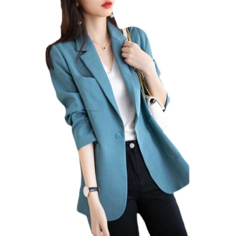 

Женский короткий блейзер облегающего костюма