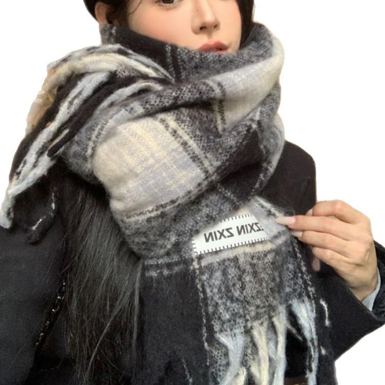 Scarf women's autumn and winter high-end plaid shawl new warm Korean version atmosphere student scarf versatile