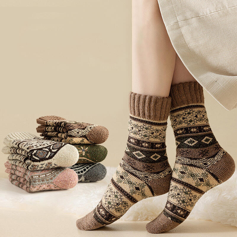 Pomroom Winter Cozy Nordic Knit Pattern Socks gray