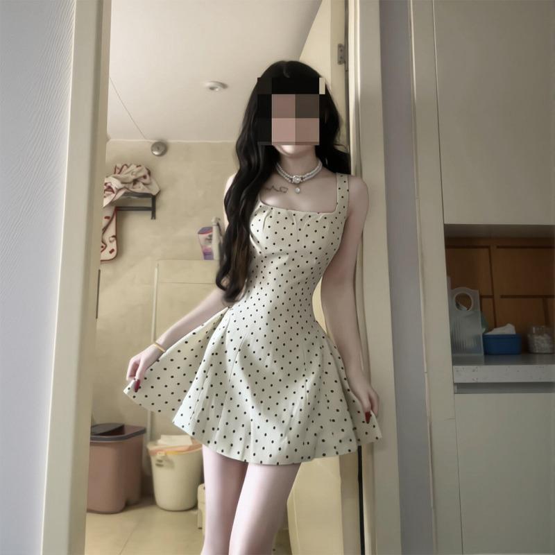 White beautiful short skirt, women's early spring is particularly beautiful, waist pinched and thin, small polka dot suspender dress