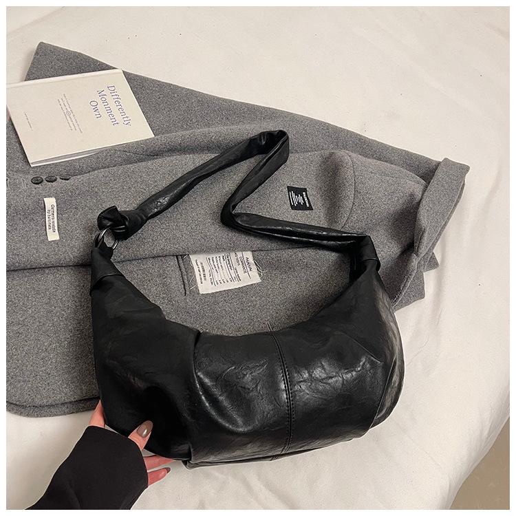 Large Capacity Retro Soft Leather Pleated Dumpling Bag Lazy Style Casual Versatile Horn Shoulder Messenger Bag