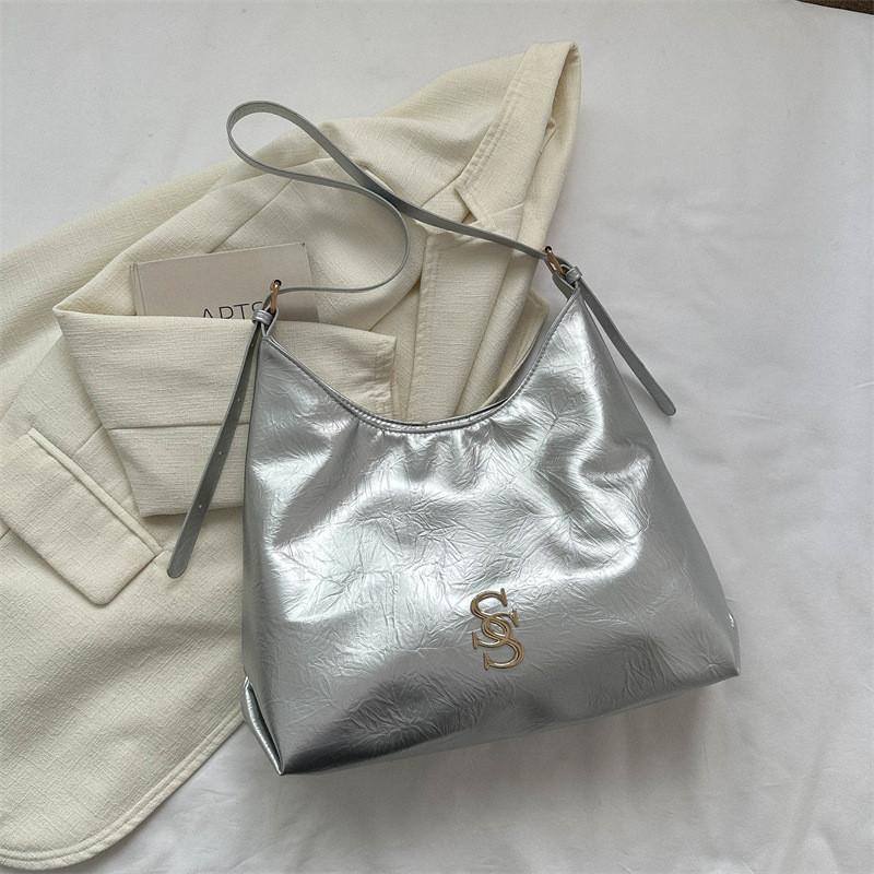 Trendy And Versatile Women s Shoulder Bag With Large Capacity For Daily Outings серебряный