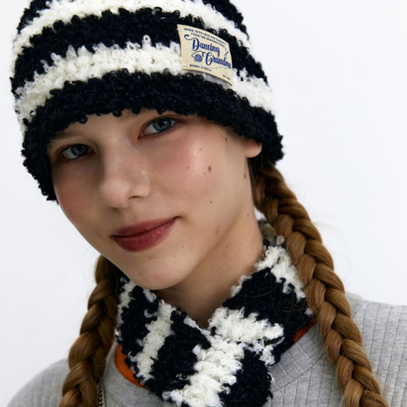 

DANCING GRANDMA CURLY STRIPE BEANIE : BLACK Black