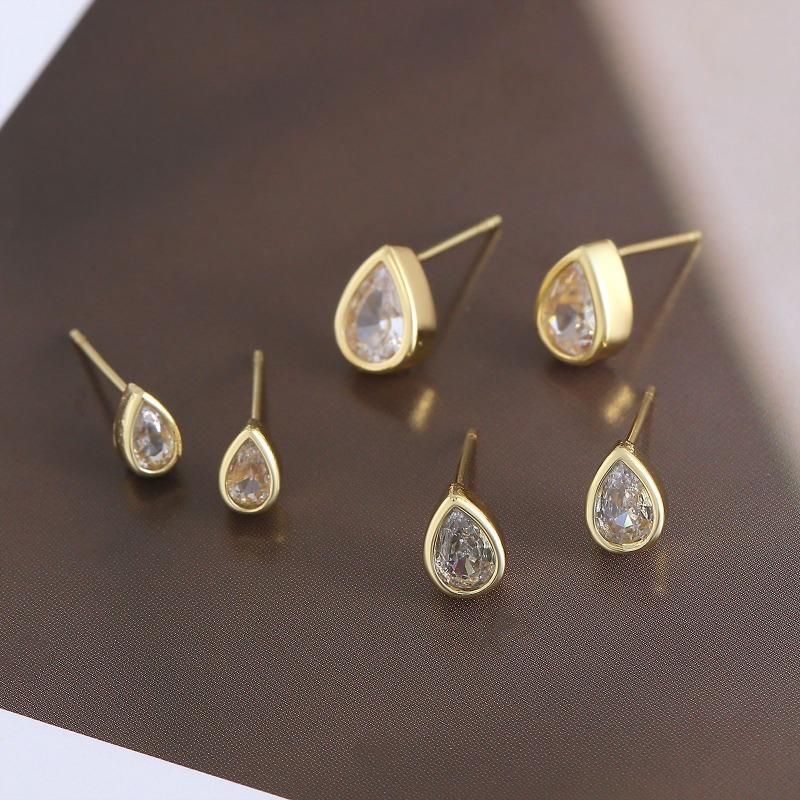 Waterdrop Stud Earrings for Women, Office Wear Ear Bar Studs, Simple and Small, Elegant and Sophisticated Ear Jewelry Accessory
