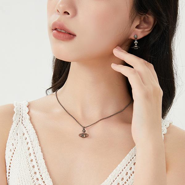 VIVIENNE WESTWOOD Petite Orb 3D Saturn Pendant Necklace Women Necklace Gunmetal 63020098S001