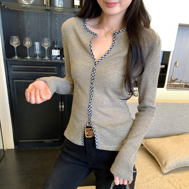 Korean Chic Plaid Patchwork V-Neck Base Layer - Slim-Fit for Autumn/Winter 2026 Small