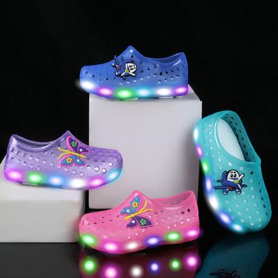 Nuove Pantofole Moda Scarpe da Ragazza Luminose Luci LED Carine Cartone Animato Scarpe da Bambino Spiaggia Piatti Semplici Suola Morbida Traspiranti Scarpe da Ragazzo